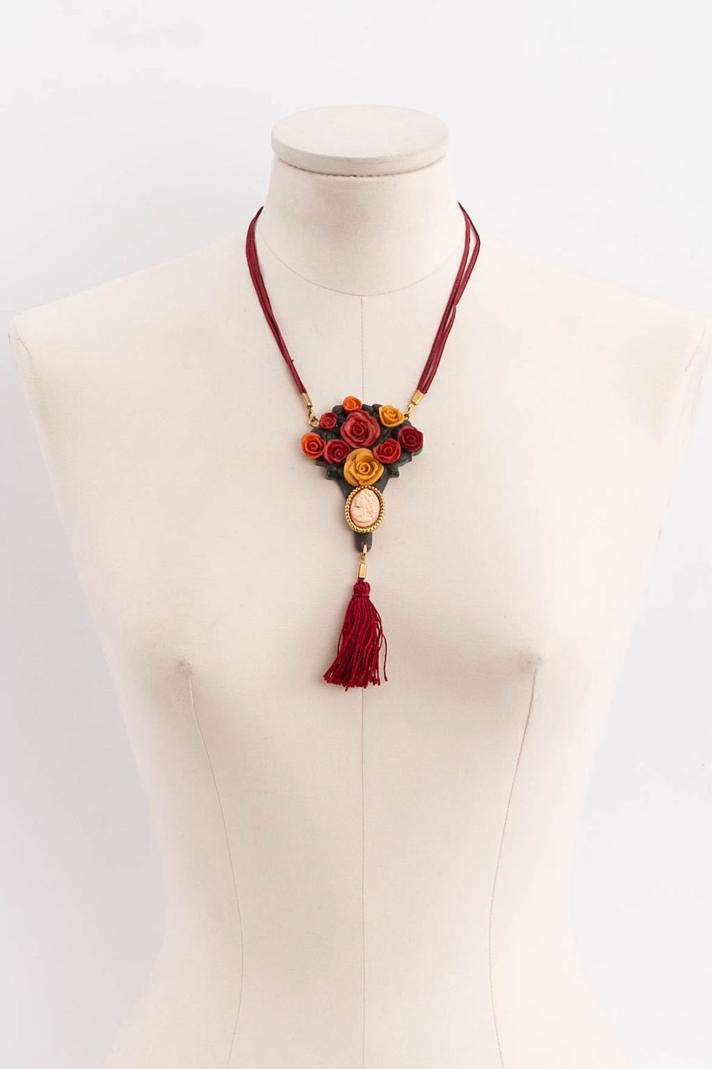 Collier roses Chantal Thomass Défilé