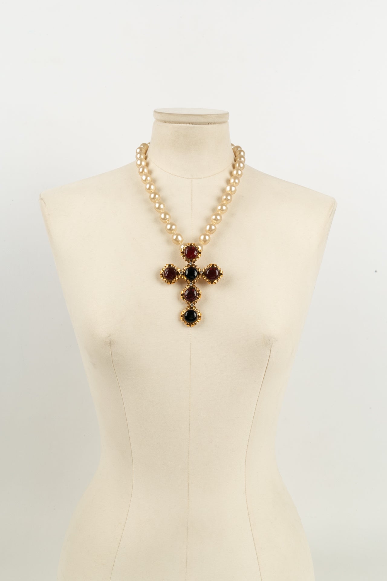 Collier croix Chanel