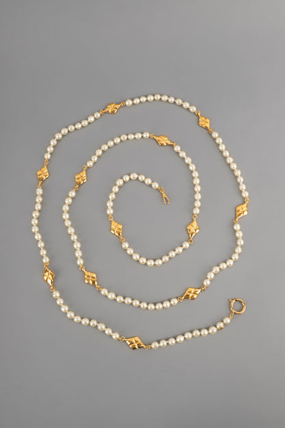 Collier de perles Chanel