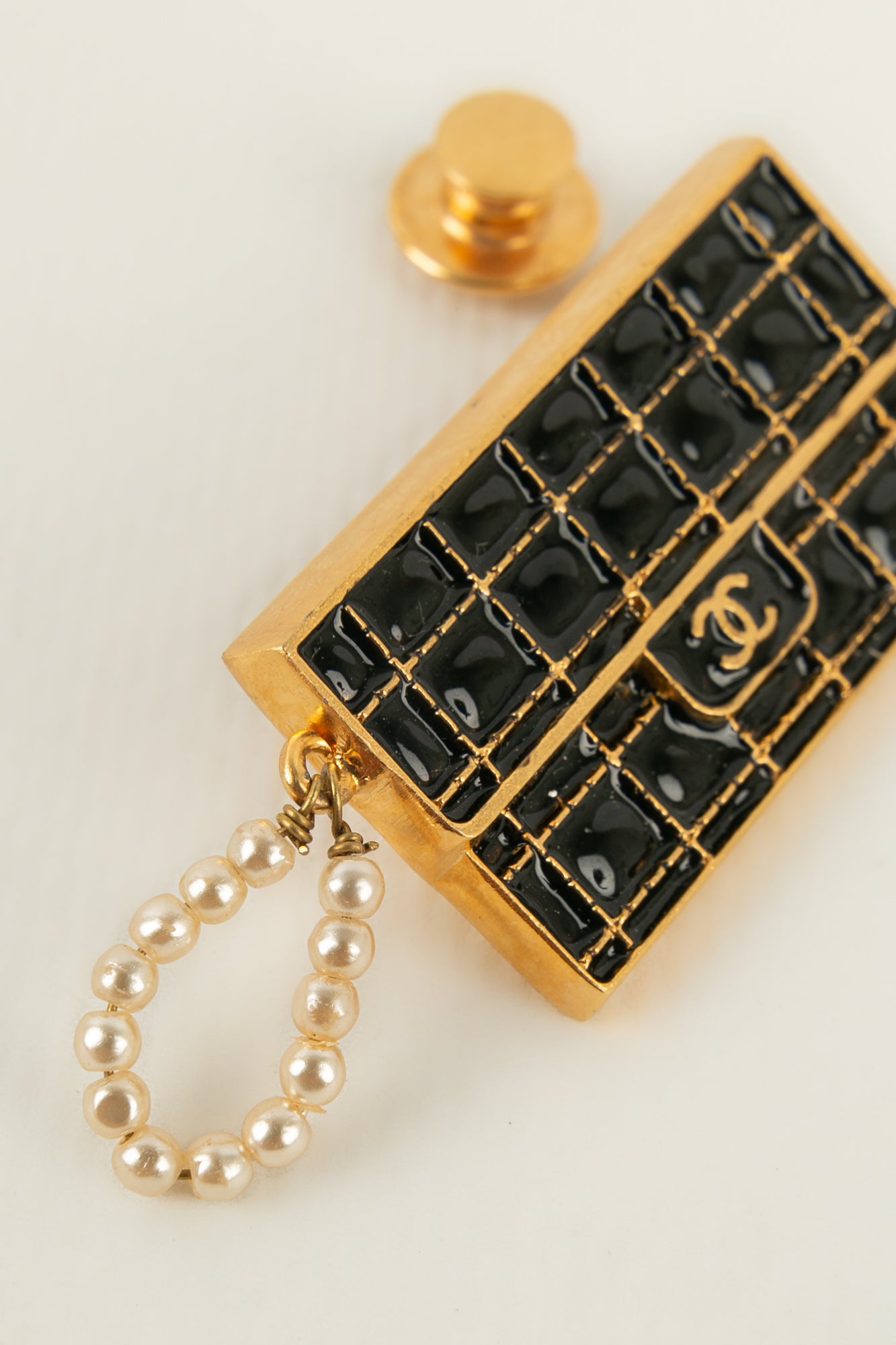 Chanel brooch / handbag pins 2002 – Les Merveilles De Babellou