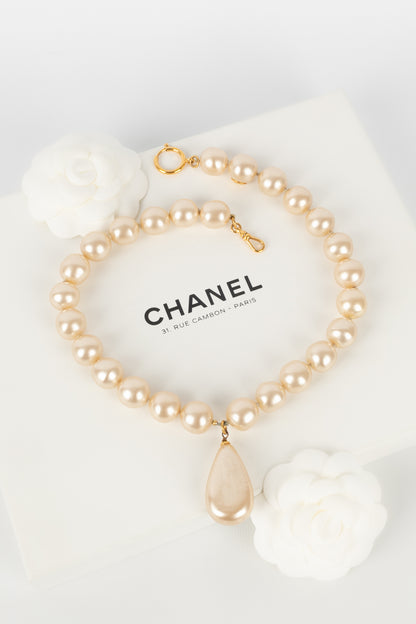 Collier de perles nacrées Chanel 