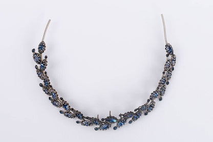 Couronne ancienne en métal argenté et strass bleus