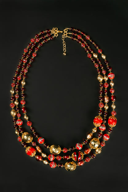 Collier de perles rouges Dior 