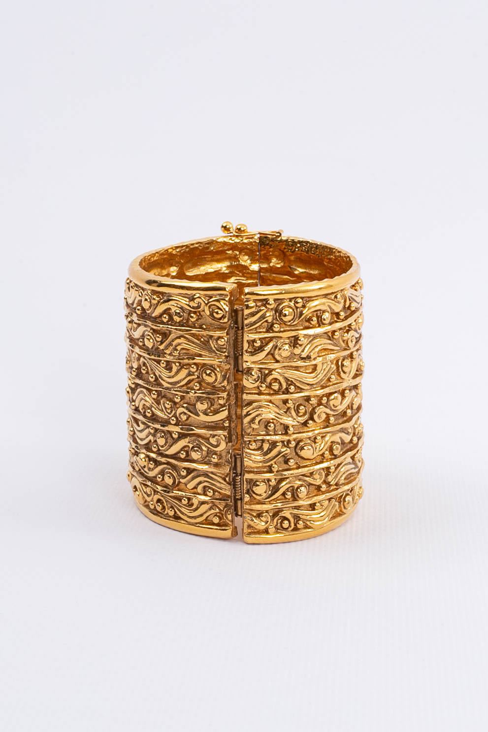 Bracelet manchette dorée Chanel 1980s