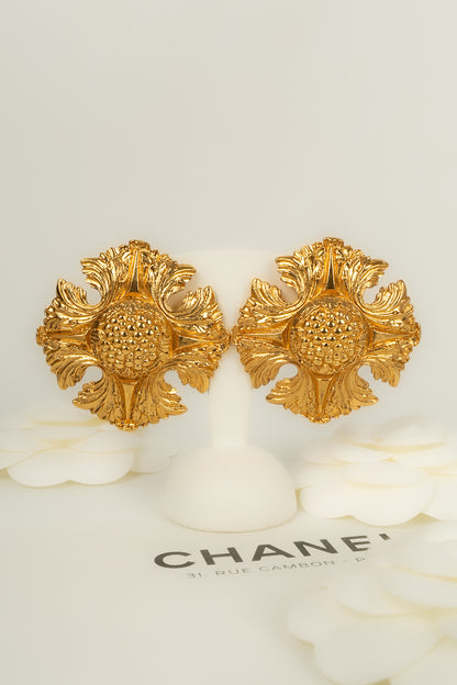 Boucles d'oreilles dorées Chanel