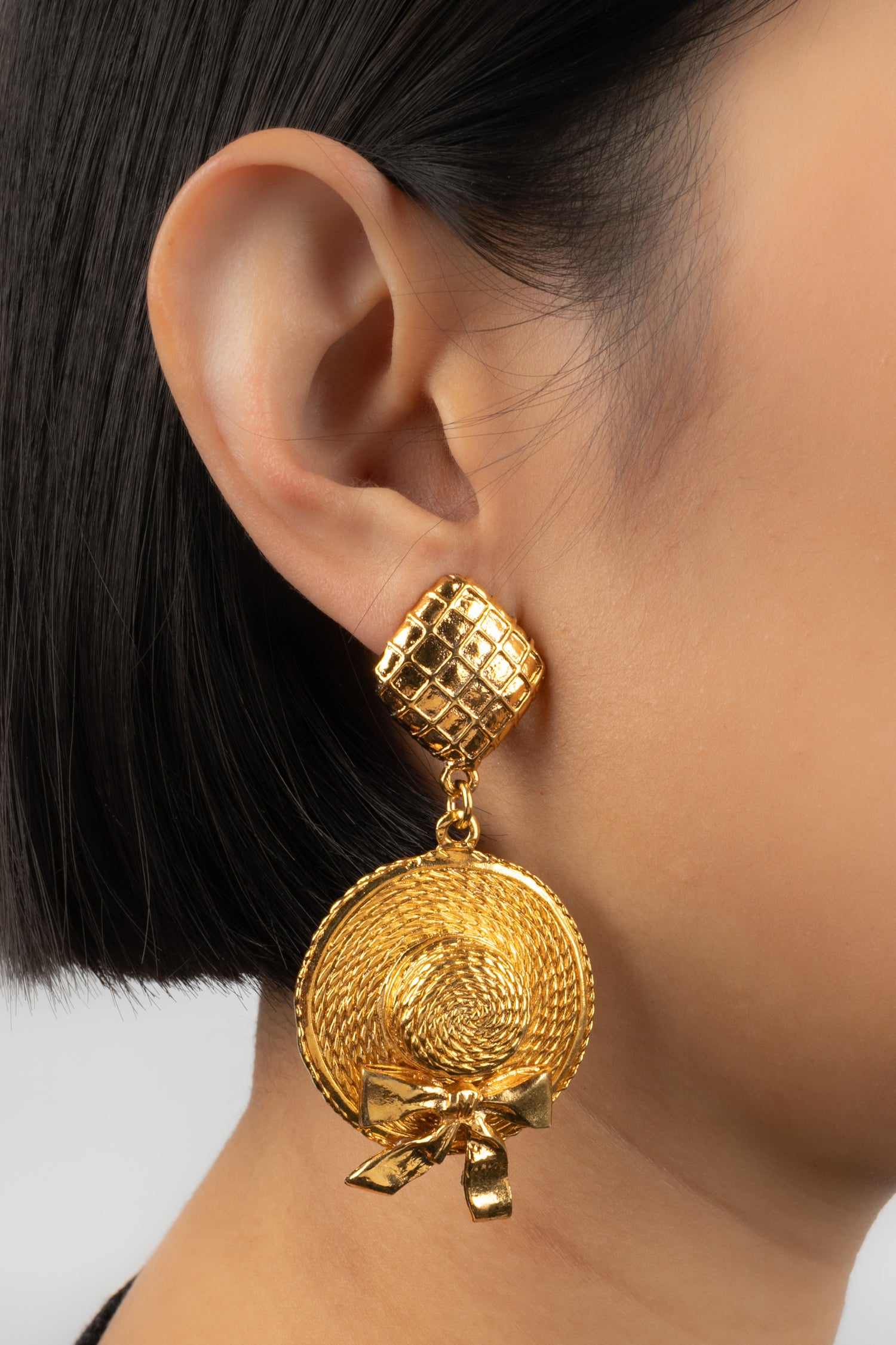 Boucles d'oreilles dorées Chanel 