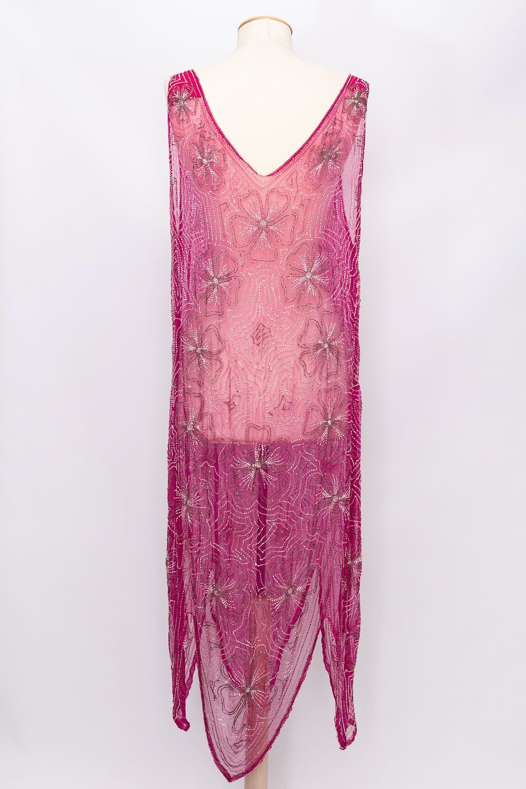 Robe perlée en mousseline de soie rose 1930s