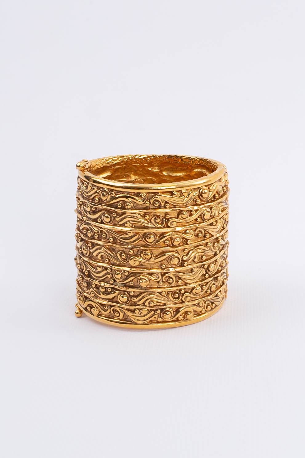 Bracelet manchette dorée Chanel 1980s