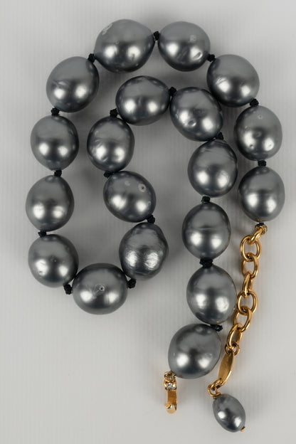 Collier de perles grises Chanel