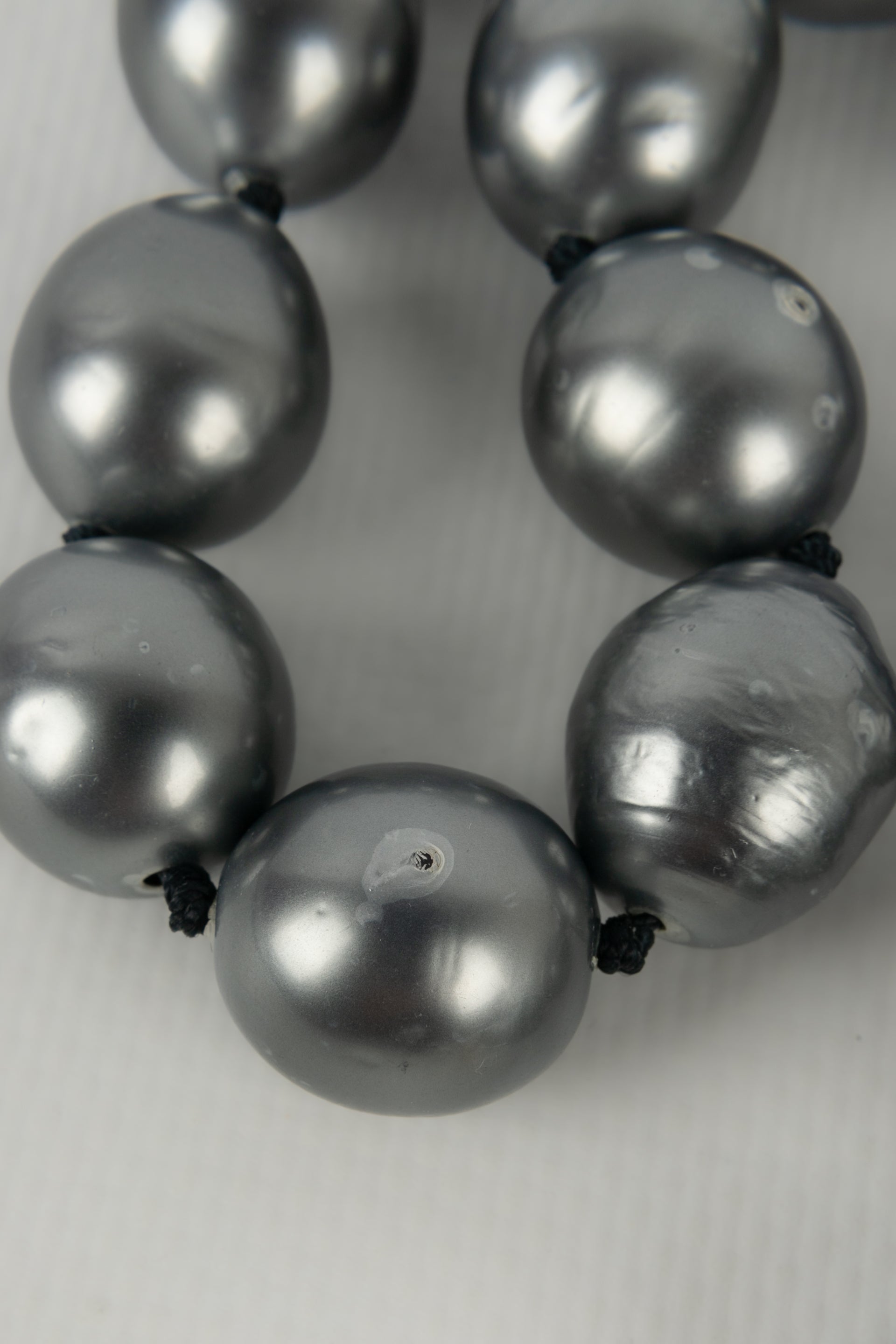 Collier de perles grises Chanel