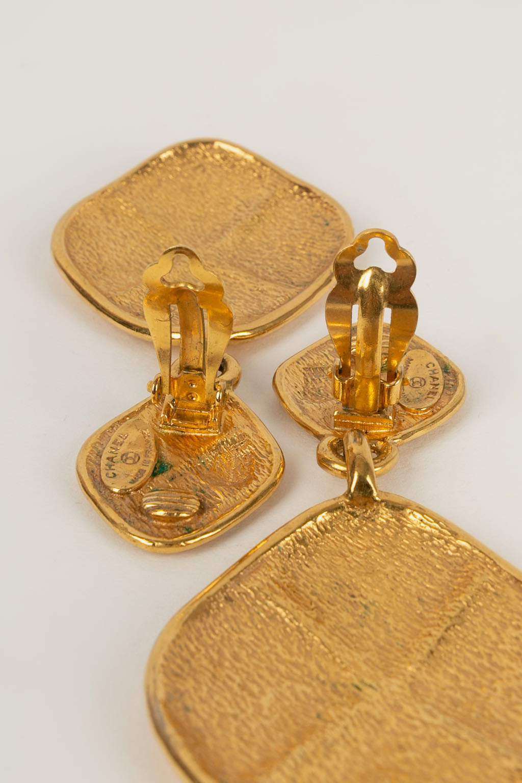 Boucles d'oreilles matelassées Chanel 