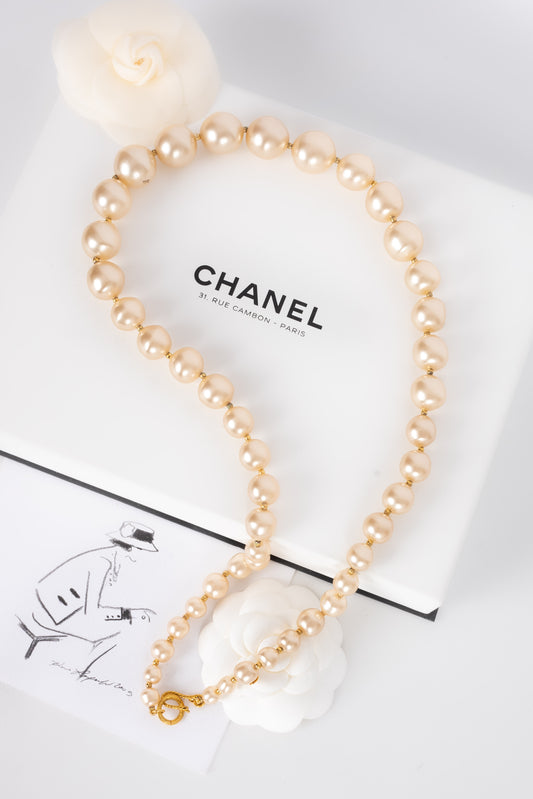 Collier de perles nacrées Chanel 1990s