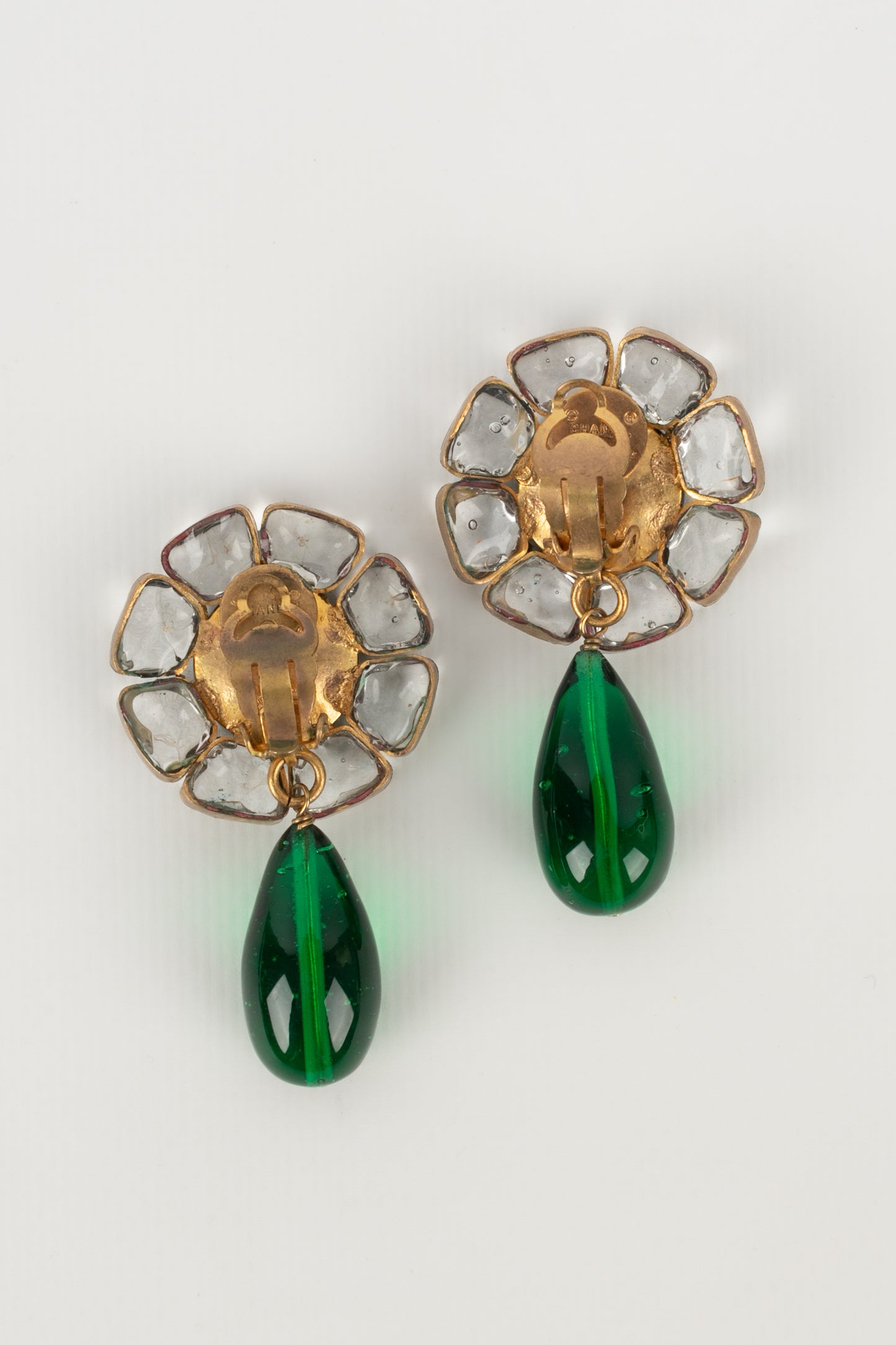 Boucles d'oreilles en pâte de verre Chanel