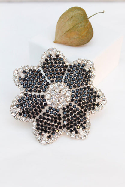 Broche noire et blanche Emanuel Ungaro