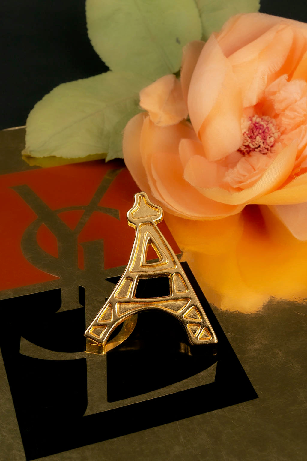 Broche tour Eiffel Yves Saint Laurent