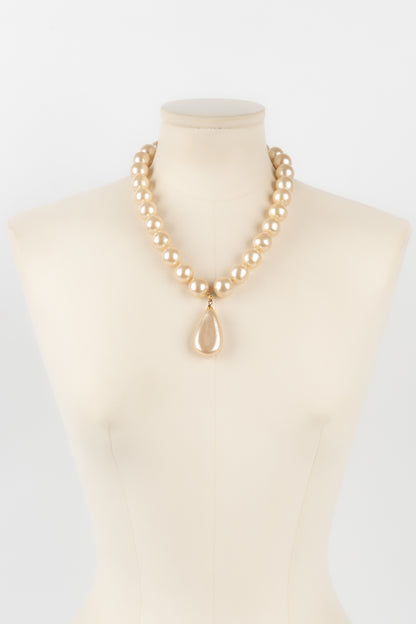 Collier de perles nacrées Chanel 