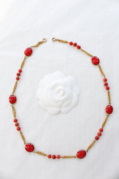 Collier doré en pâte de verre Chanel (Attribué à)