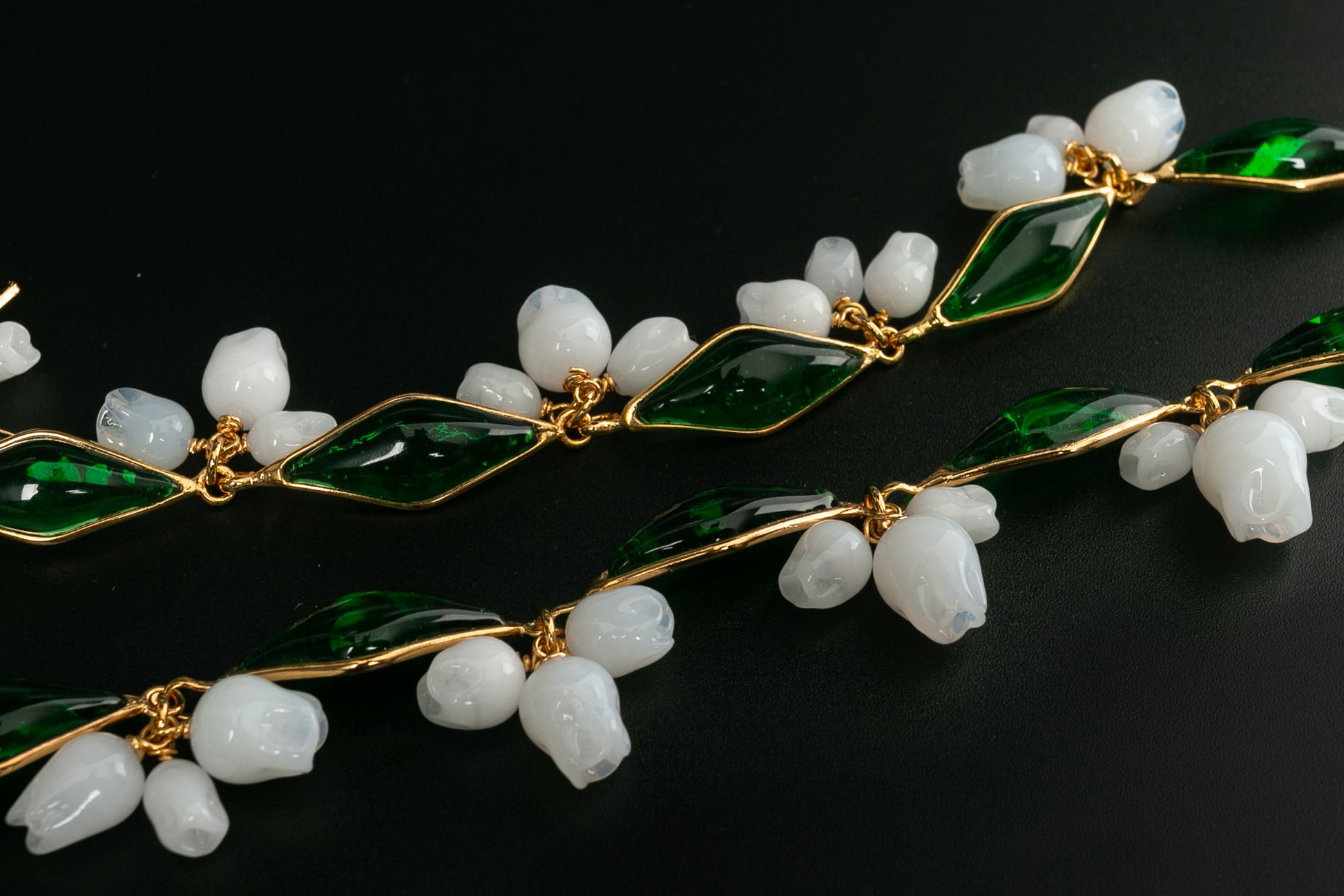 Collier plastron en pâte de verre Augustine 