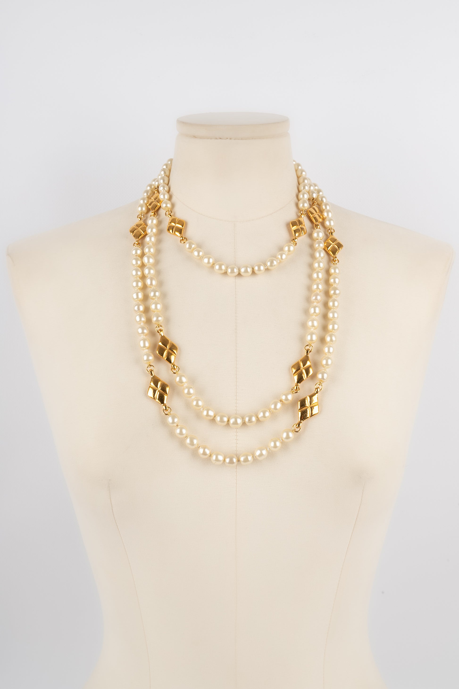 Collier de perles Chanel