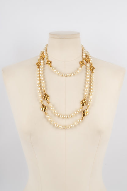 Collier de perles Chanel