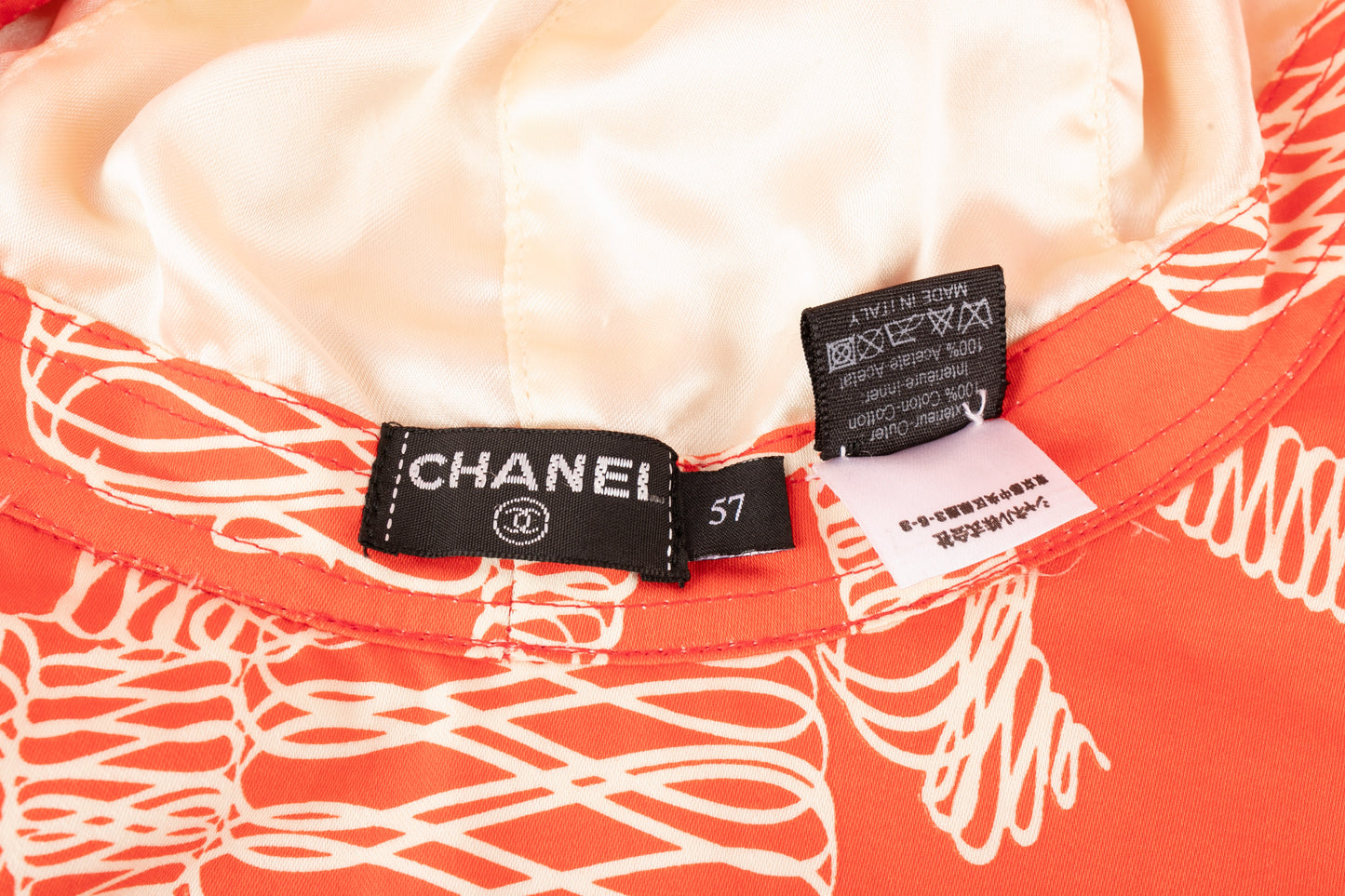Chapeau orange Chanel