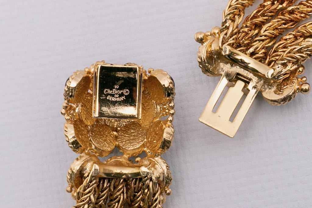 Collier en métal doré et fermoir bijou Dior