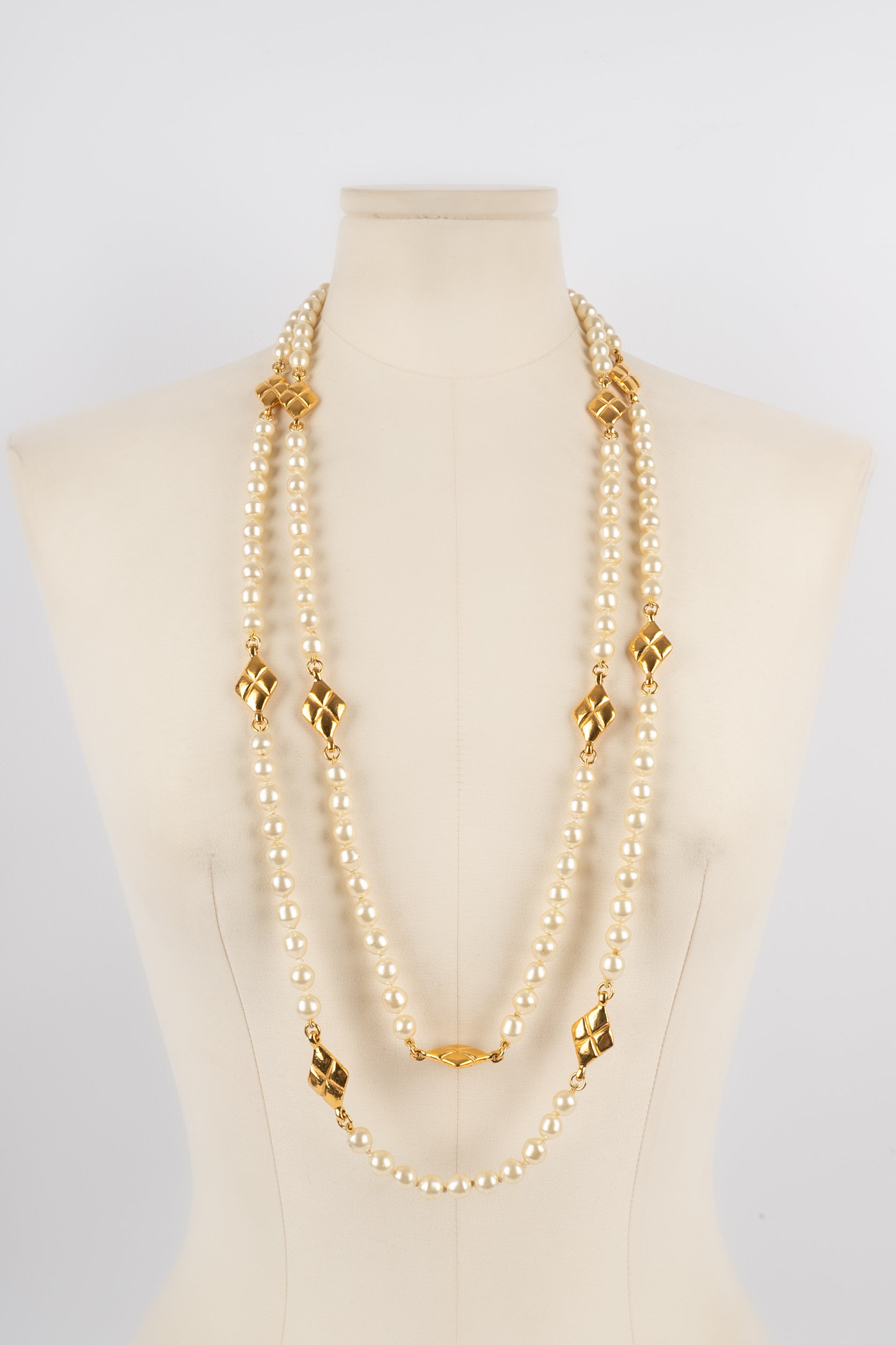 Collier de perles Chanel