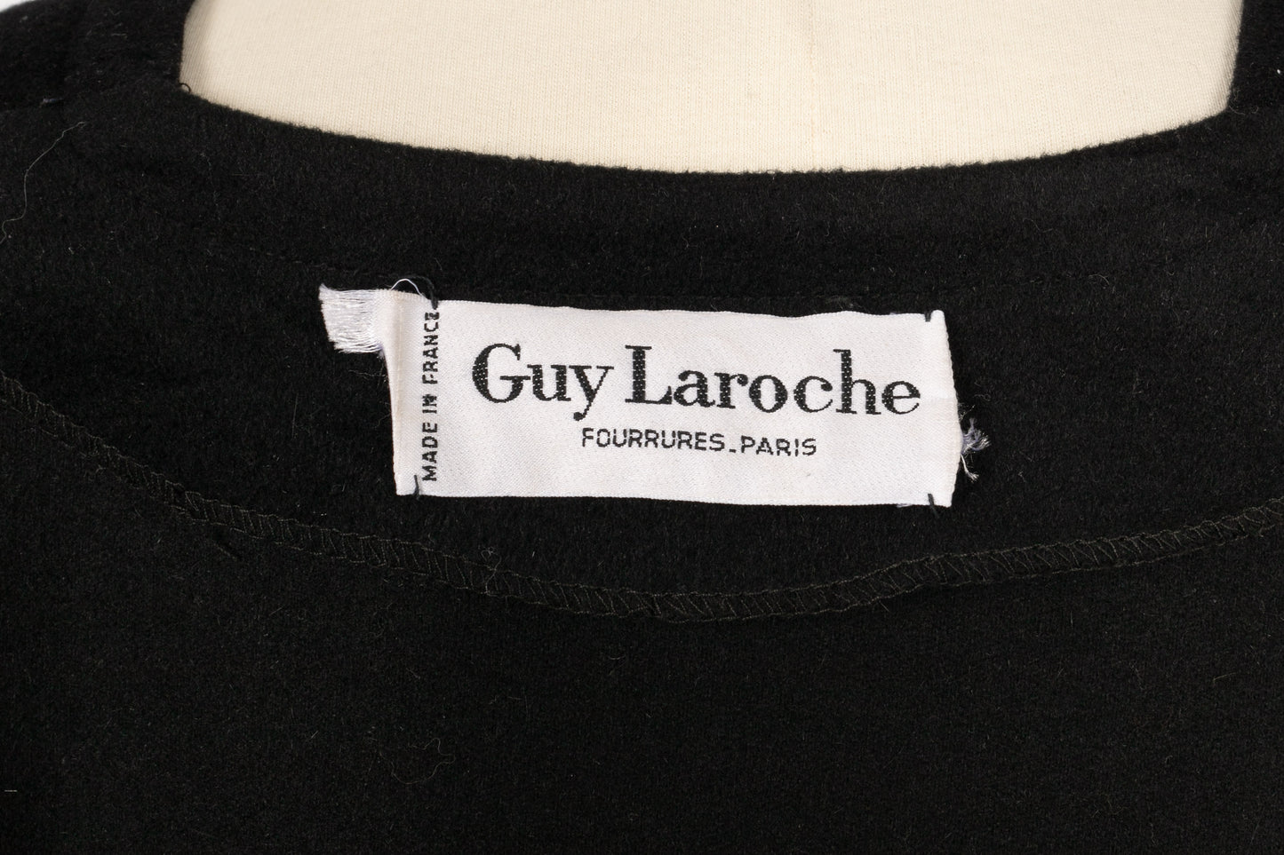 Cape Guy Laroche