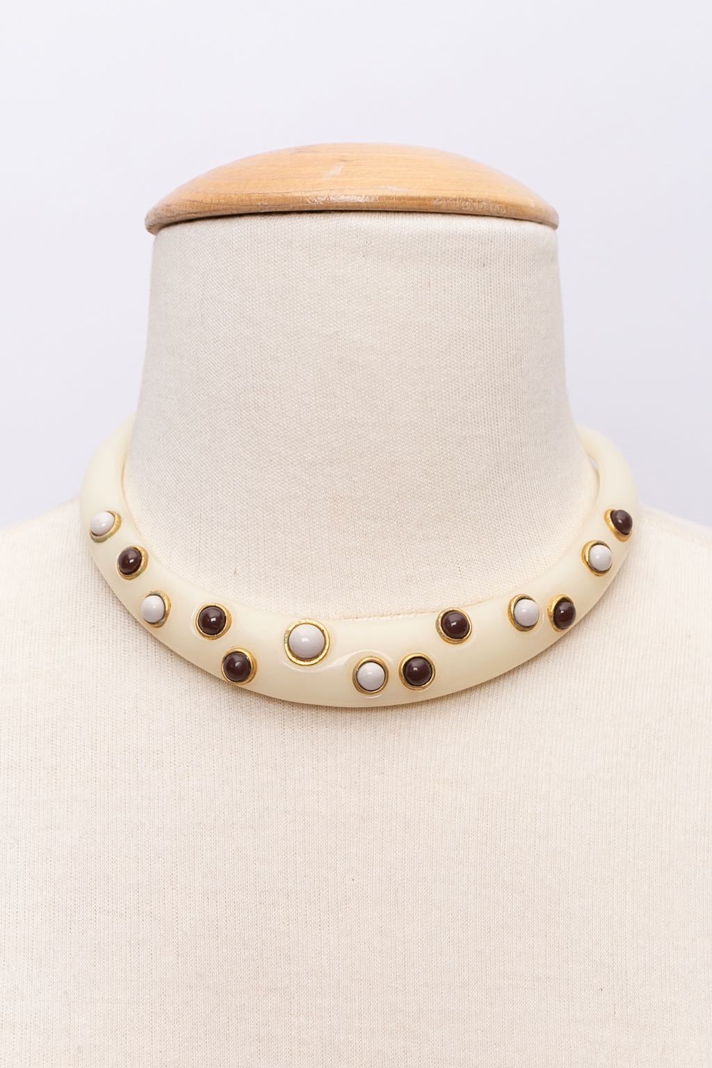 Collier Isaky