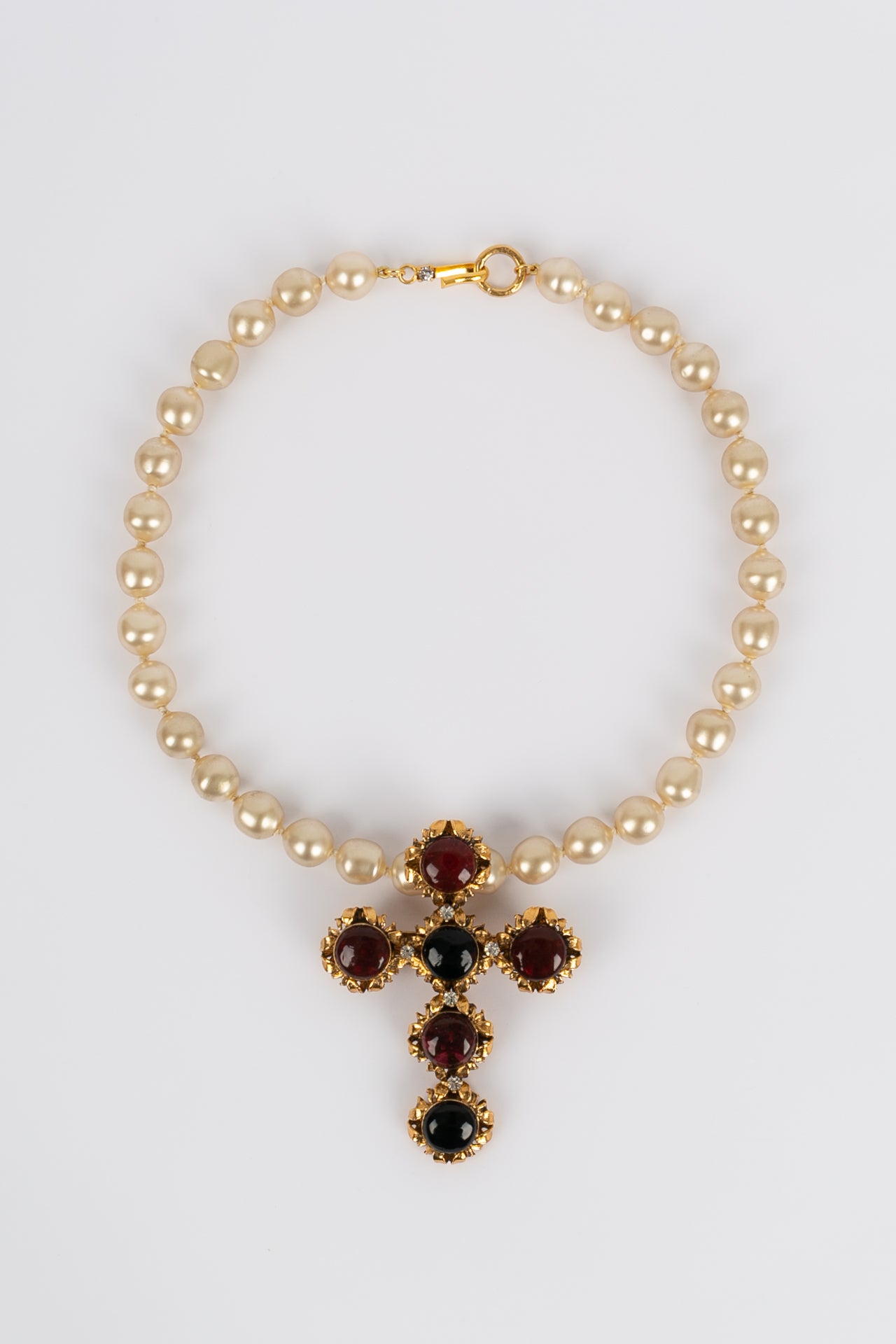 Collier croix Chanel