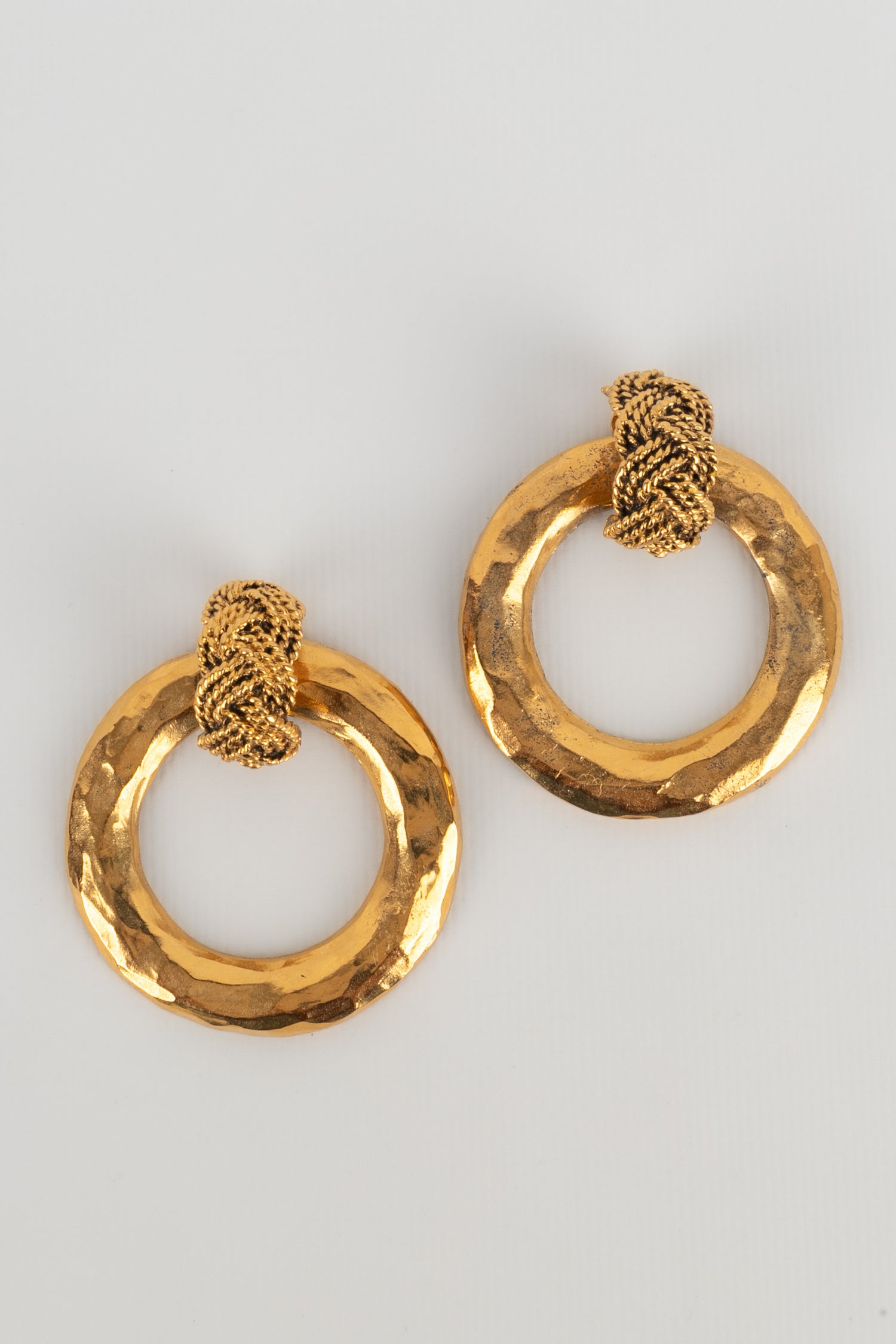 Boucles d'oreilles dorées Chanel