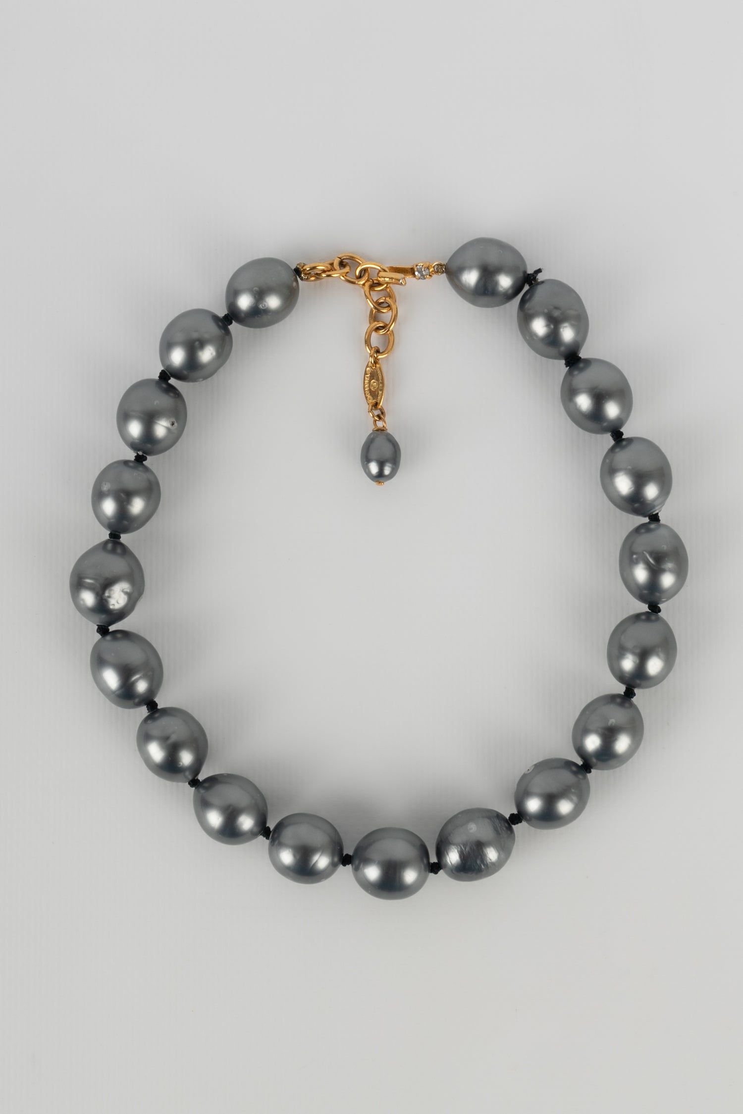 Collier de perles grises Chanel