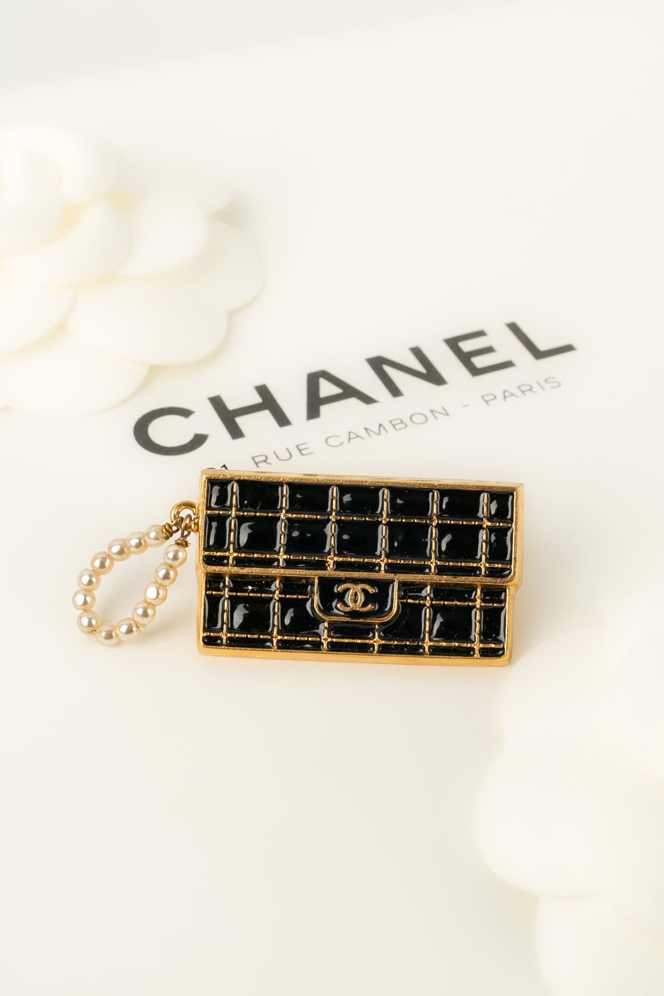 Chanel brooch / handbag pins 2002 – Les Merveilles De Babellou