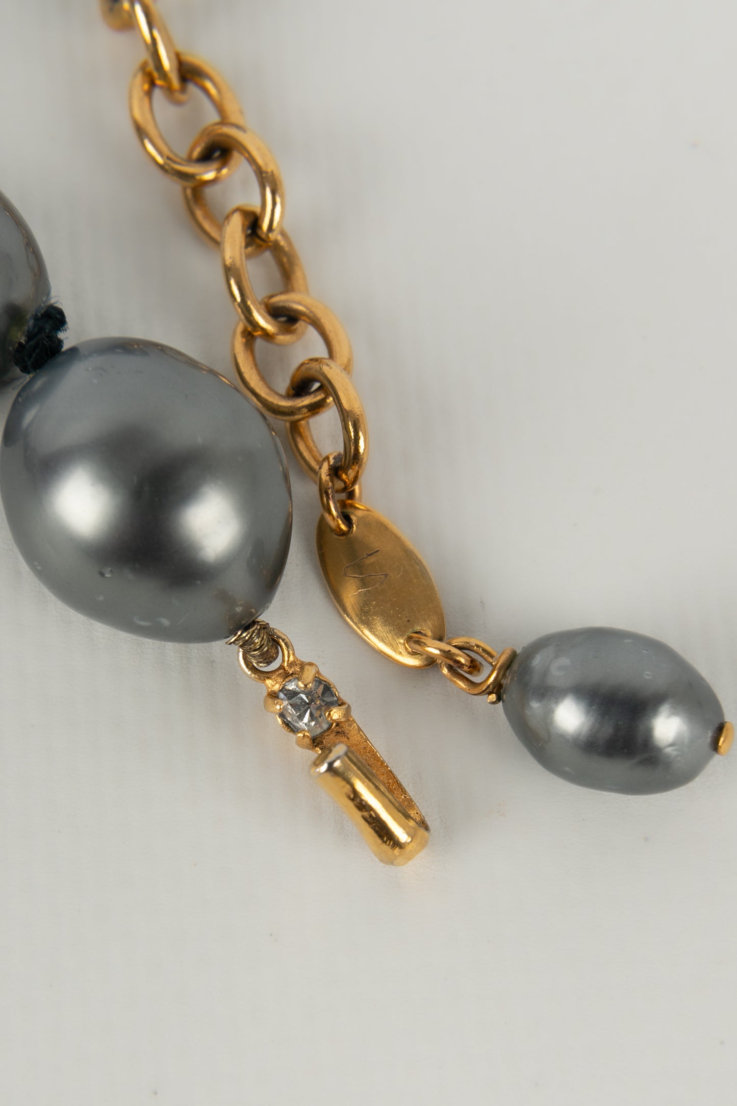 Collier de perles grises Chanel