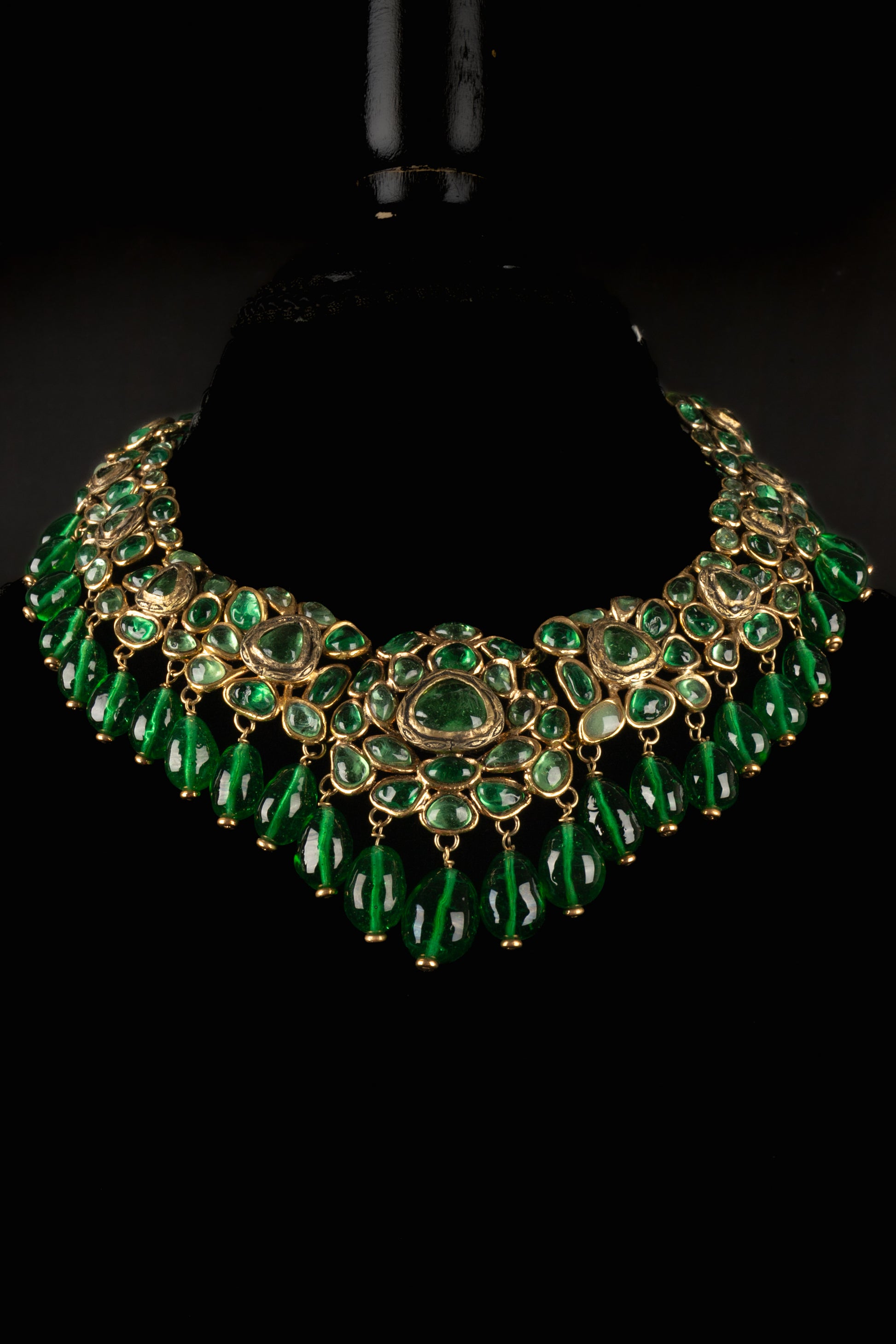 Collier en pâte de verre Chanel