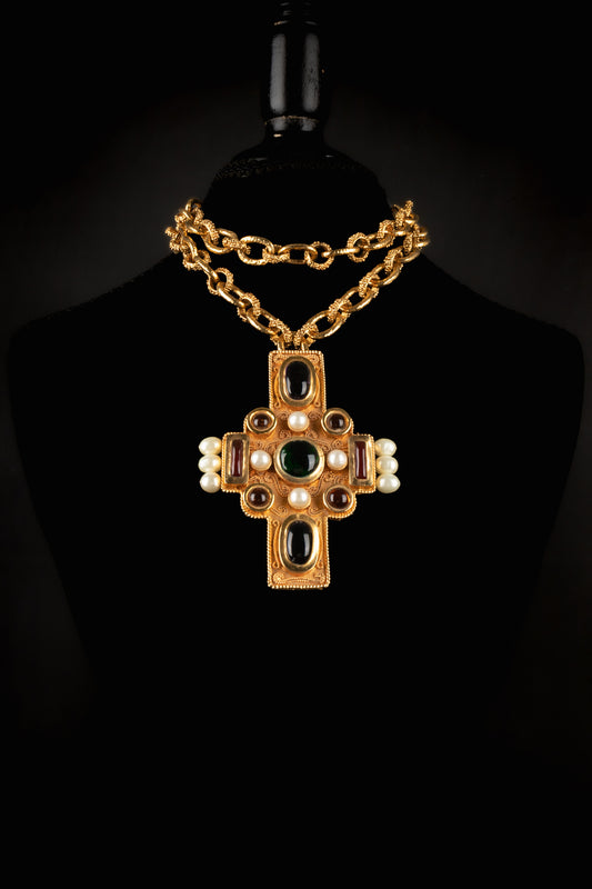 Collier pendentif croix Chanel
