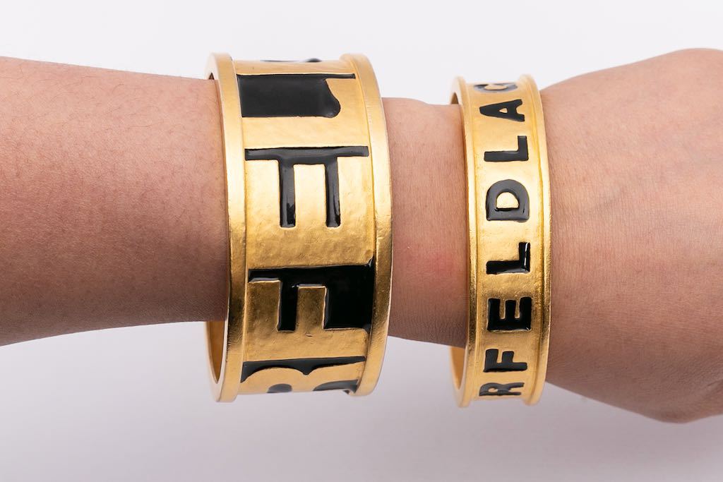 Paire de bracelets dorés Karl Lagerfeld