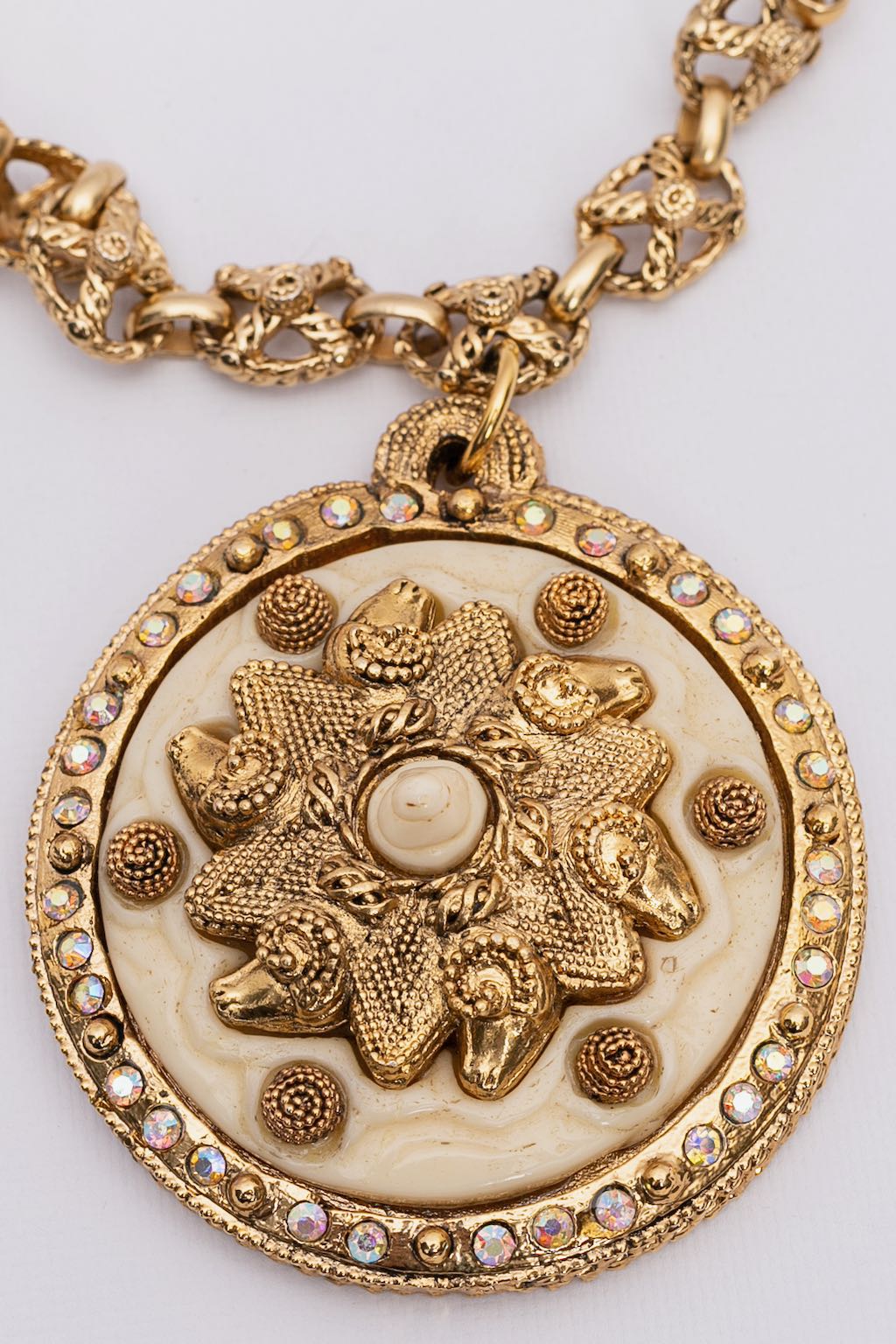 Kalinger shells necklace