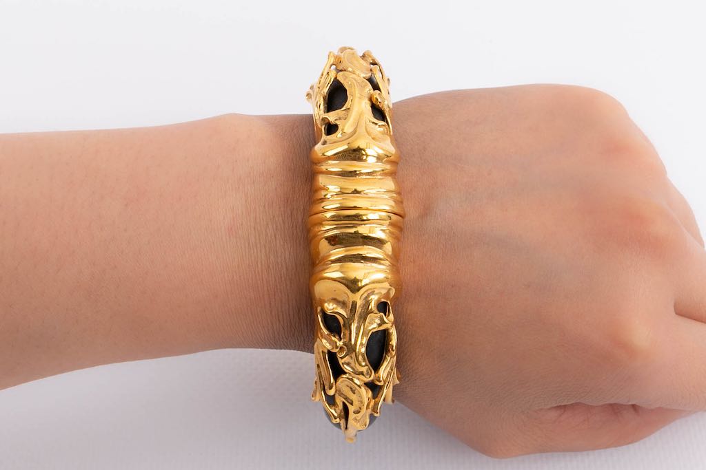 Gilted metal and wood bracelet