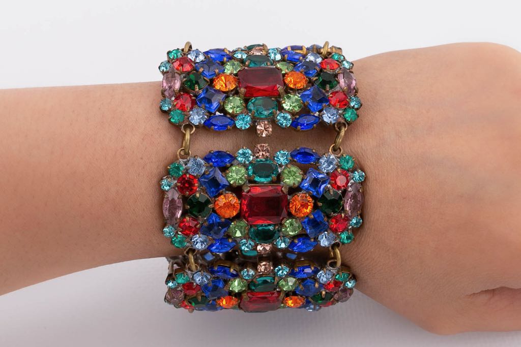 Bracelet with multicoloured rhinestones