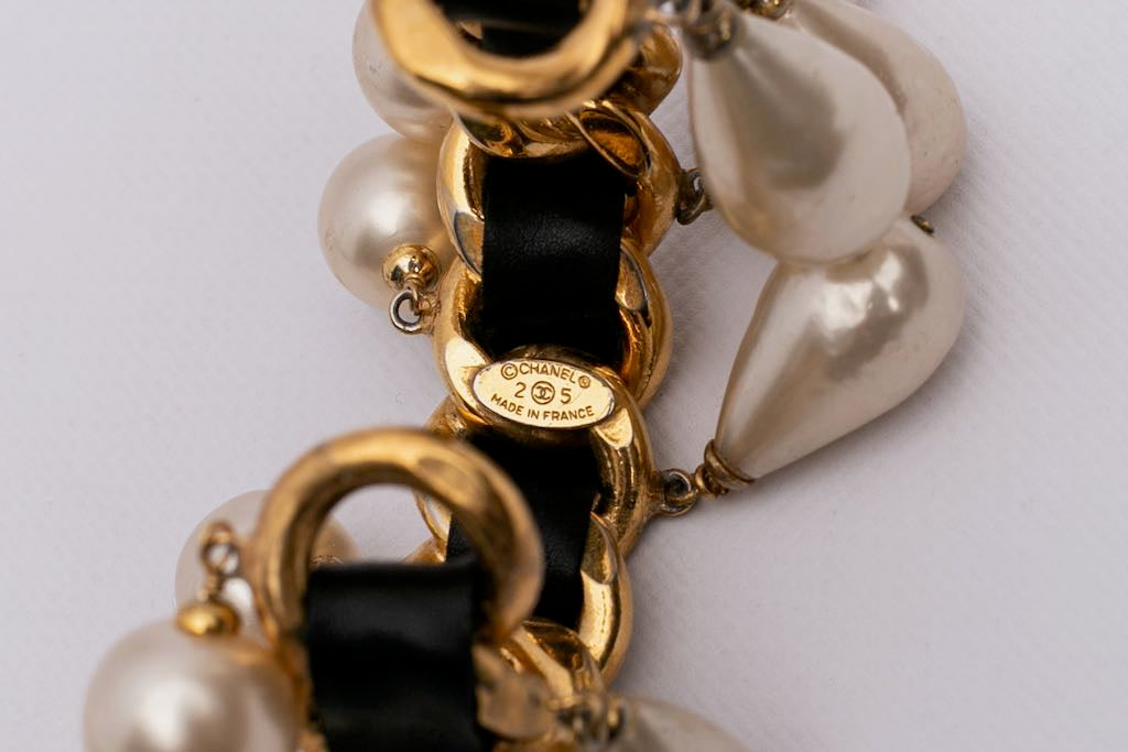 Bracelet en métal doré et cuir Chanel