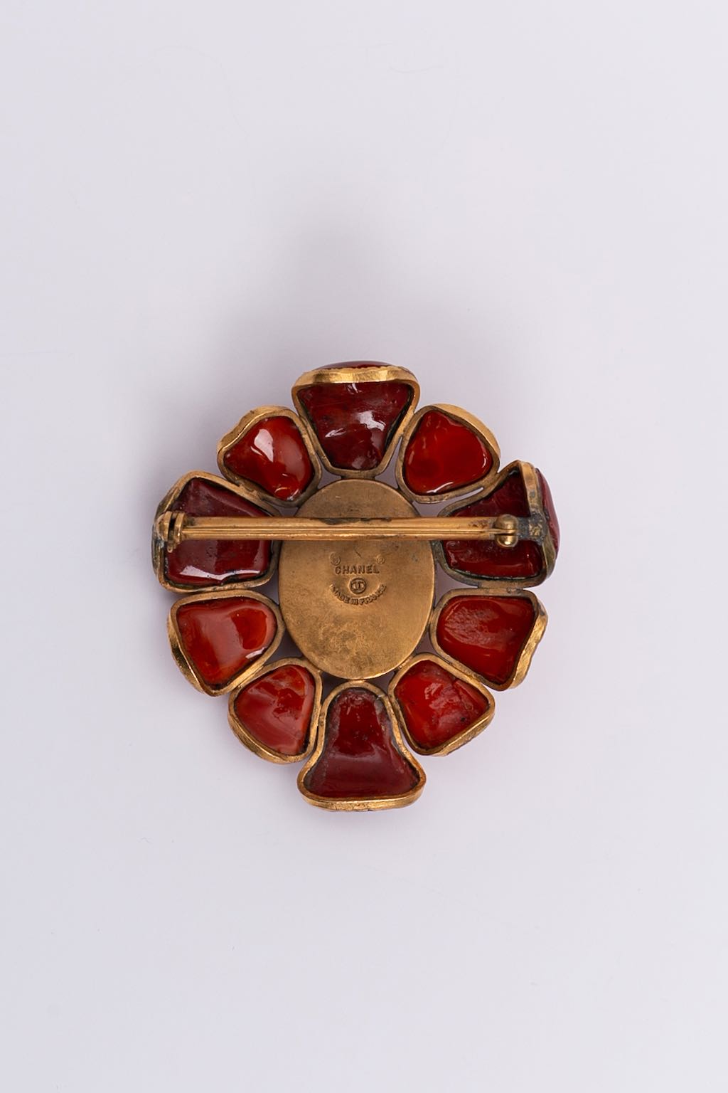 Chanel (Attributed to) antique glass paste brooch – Les Merveilles De  Babellou
