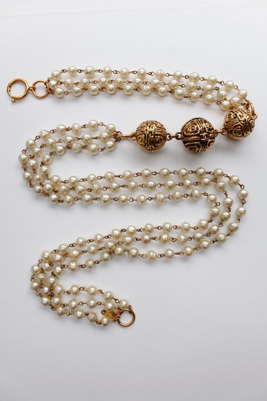 Collier de perles nacrées Chanel