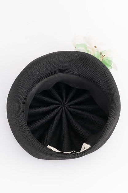 Chapeau en paille orné d'une fleur Leslie James