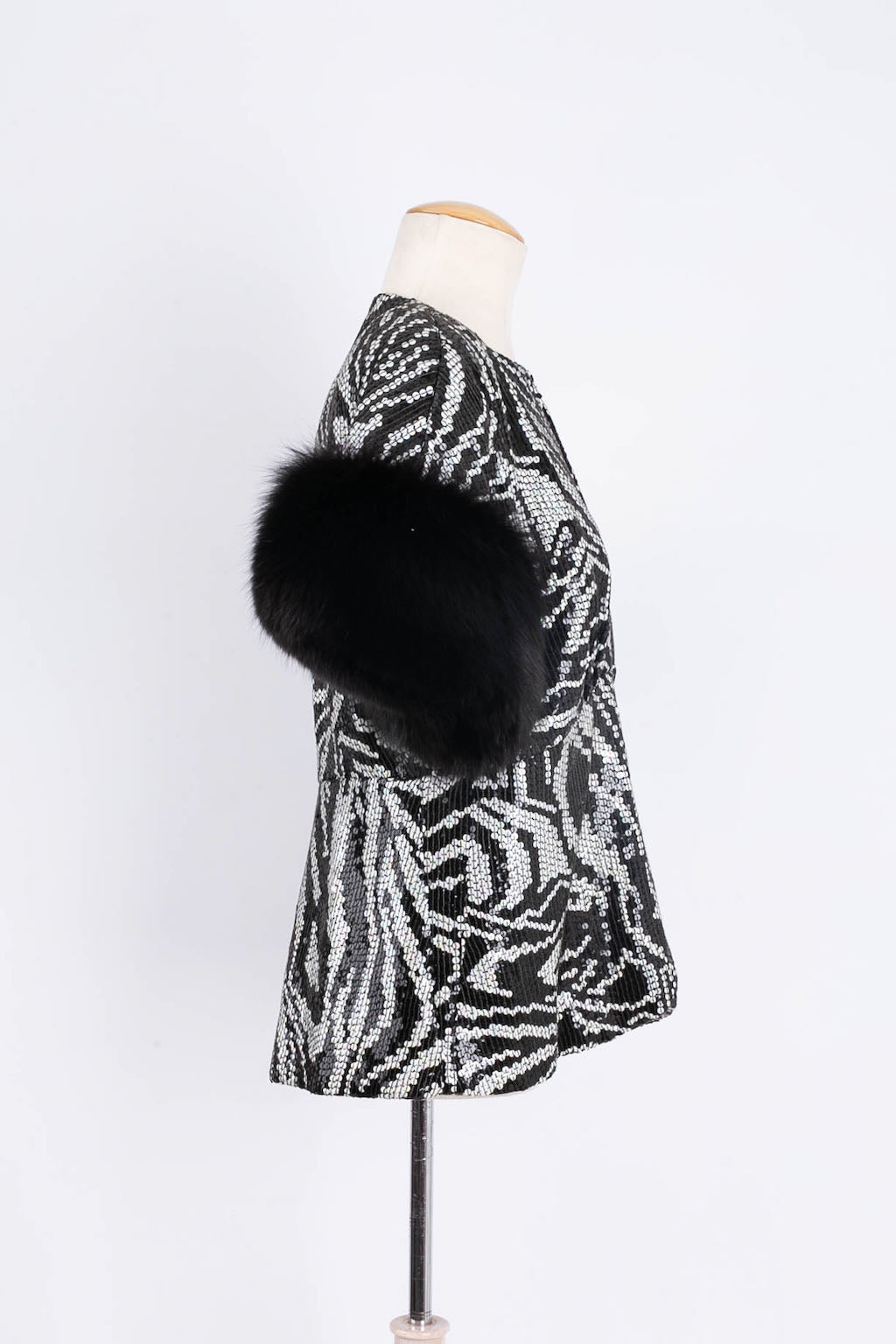 King Louie Haut brodé Selly Citrine en noir | Acheter chez King Louie Haut brodé Selly Citrine en noir | Acheter chez