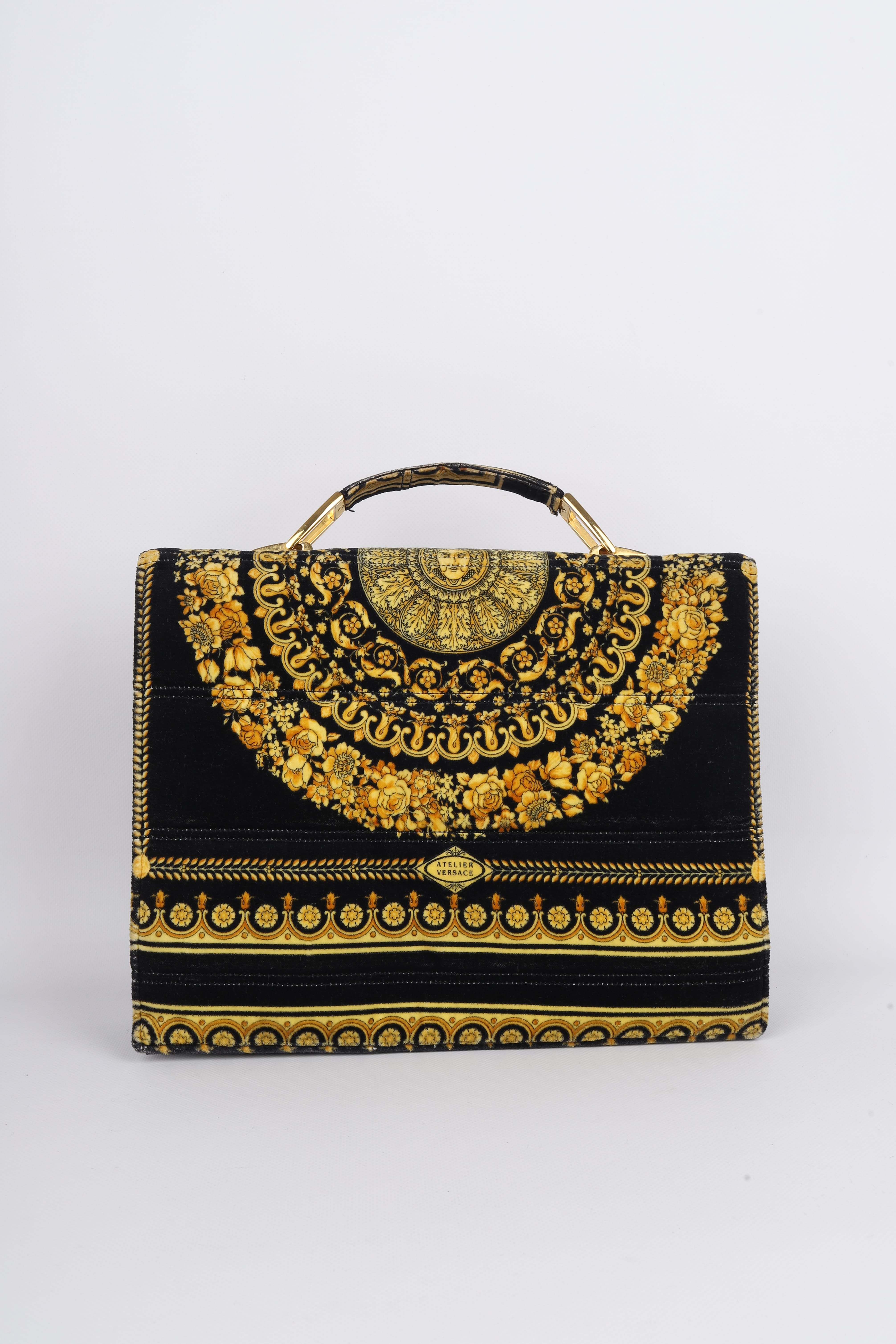 Leather handbag Gianni Versace Black in Leather - 21904253