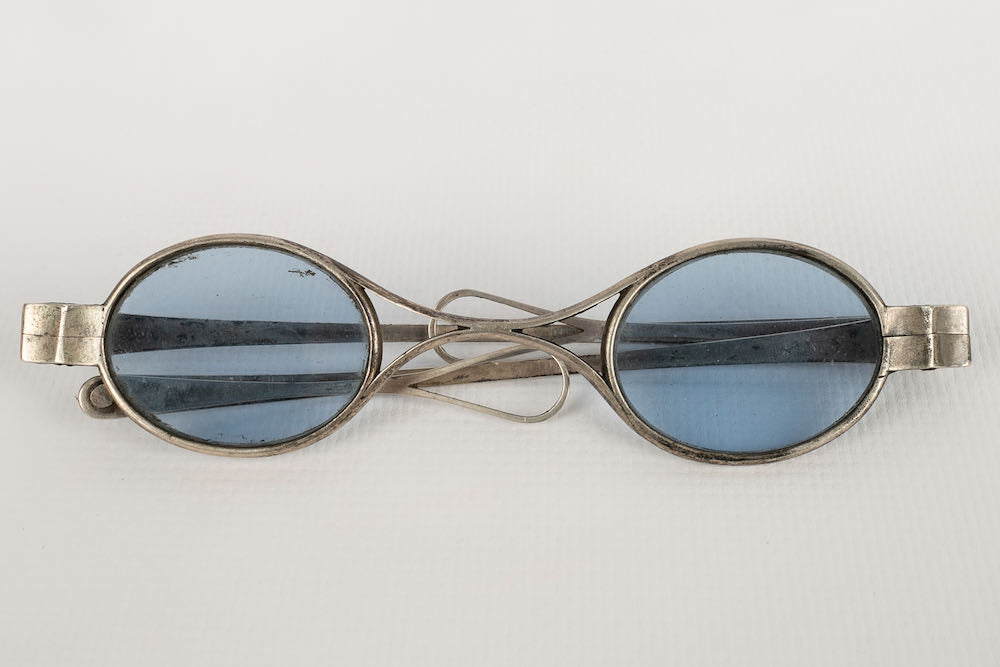 1900 eyeglasses store