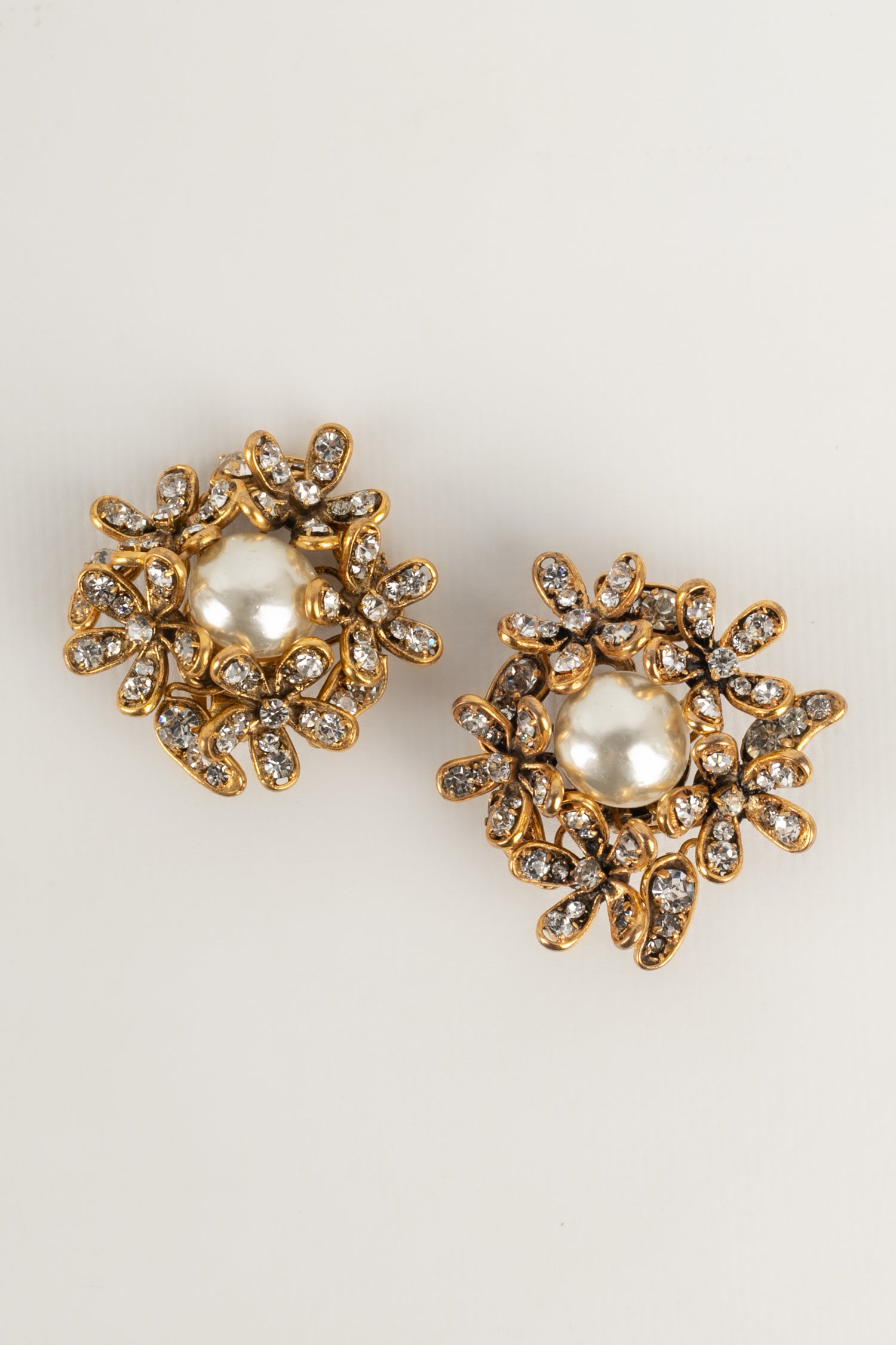 Boucles d'oreilles camélia Chanel 