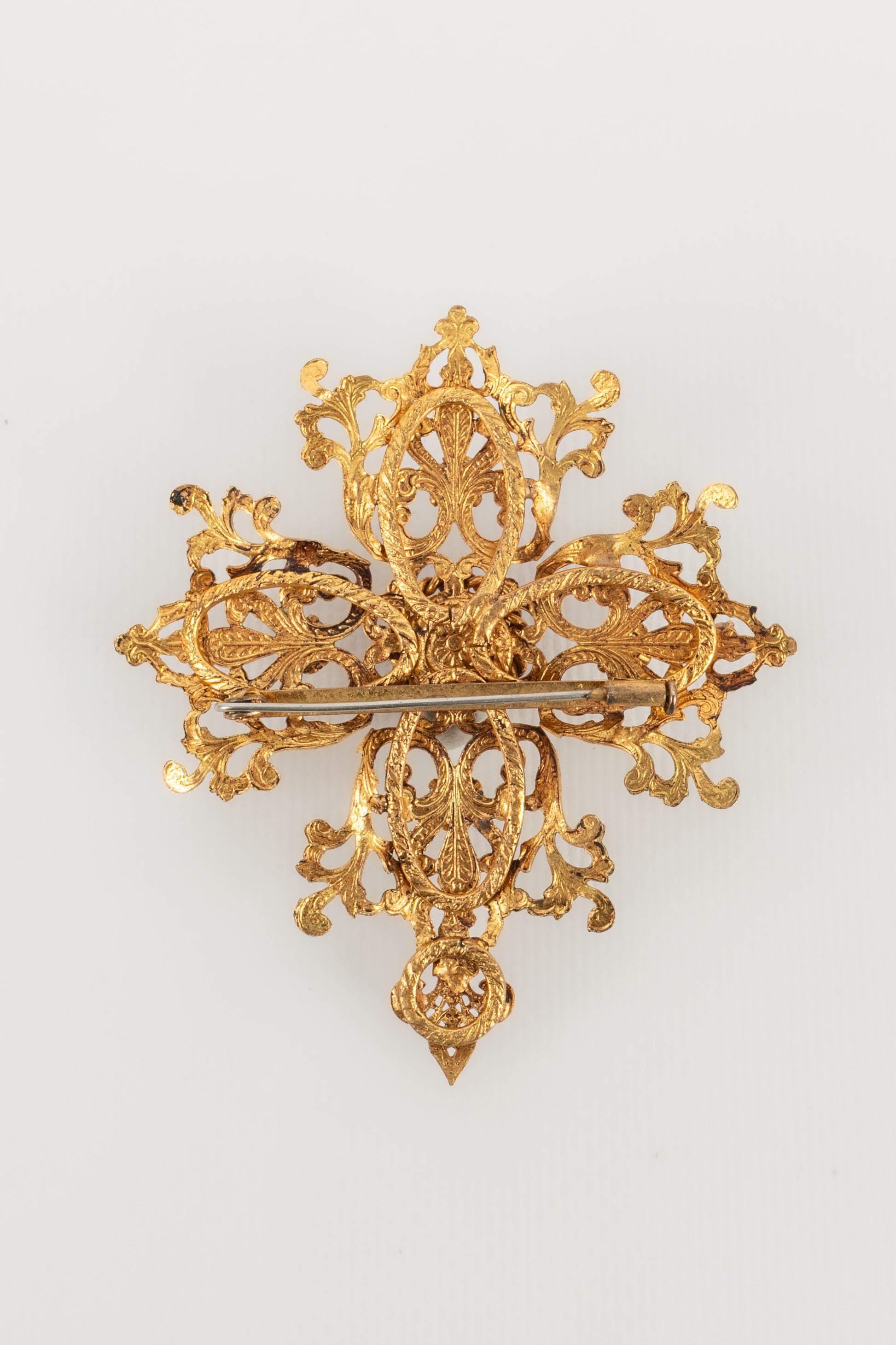 Broche en métal doré et strass