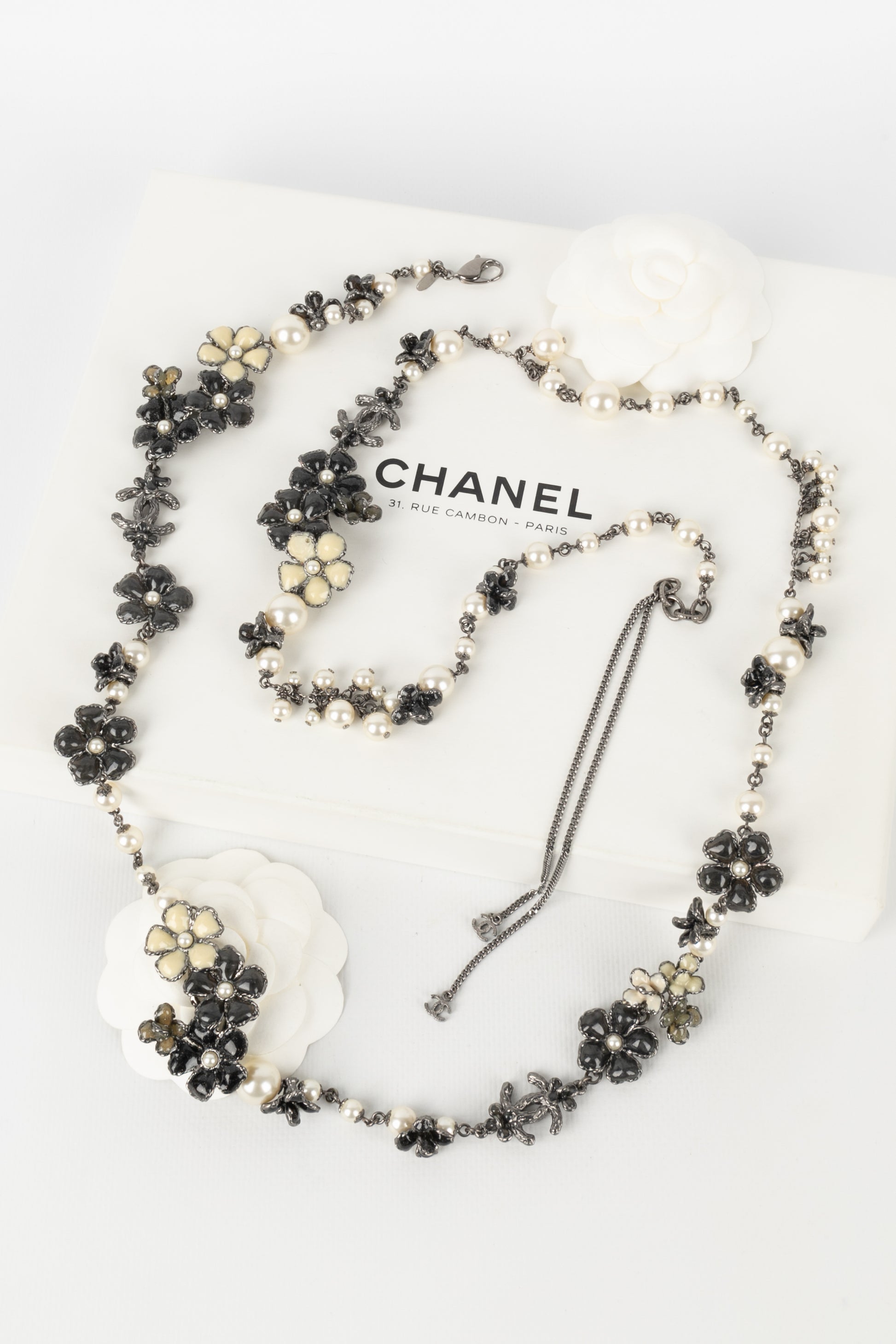 Collier fleur Chanel 2012